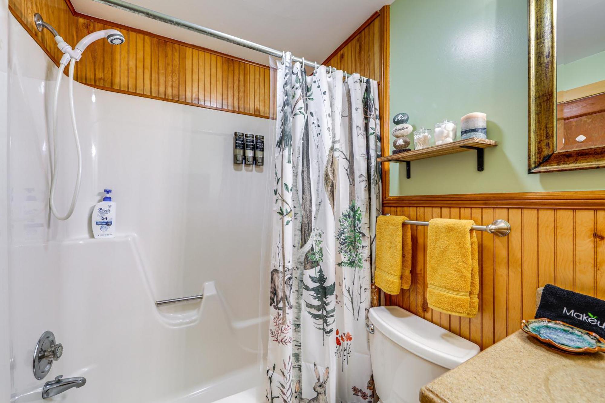 Pet-Friendly Creekside Cabin With Pool Access! Maggie Valley Kültér fotó