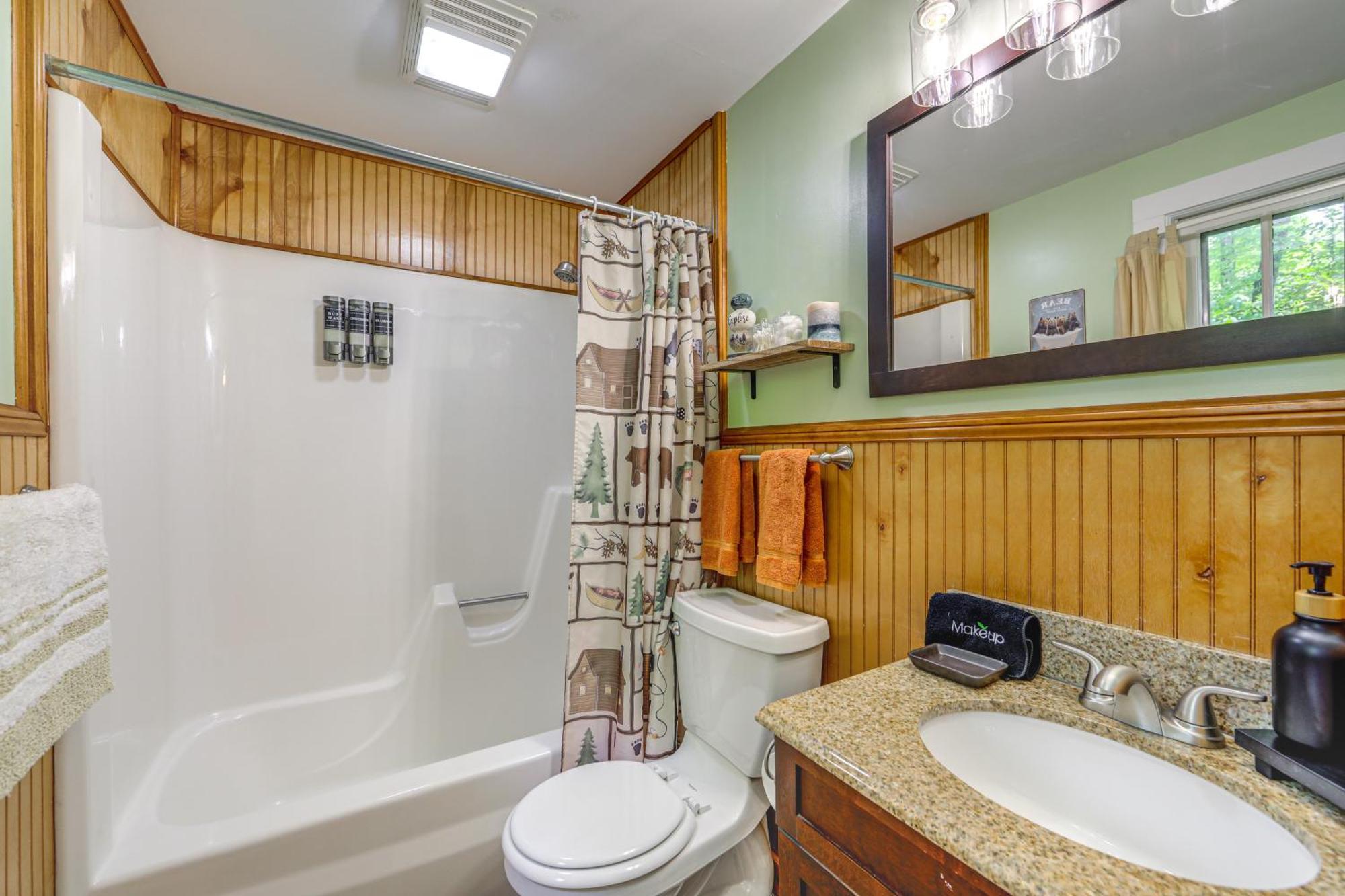 Pet-Friendly Creekside Cabin With Pool Access! Maggie Valley Kültér fotó