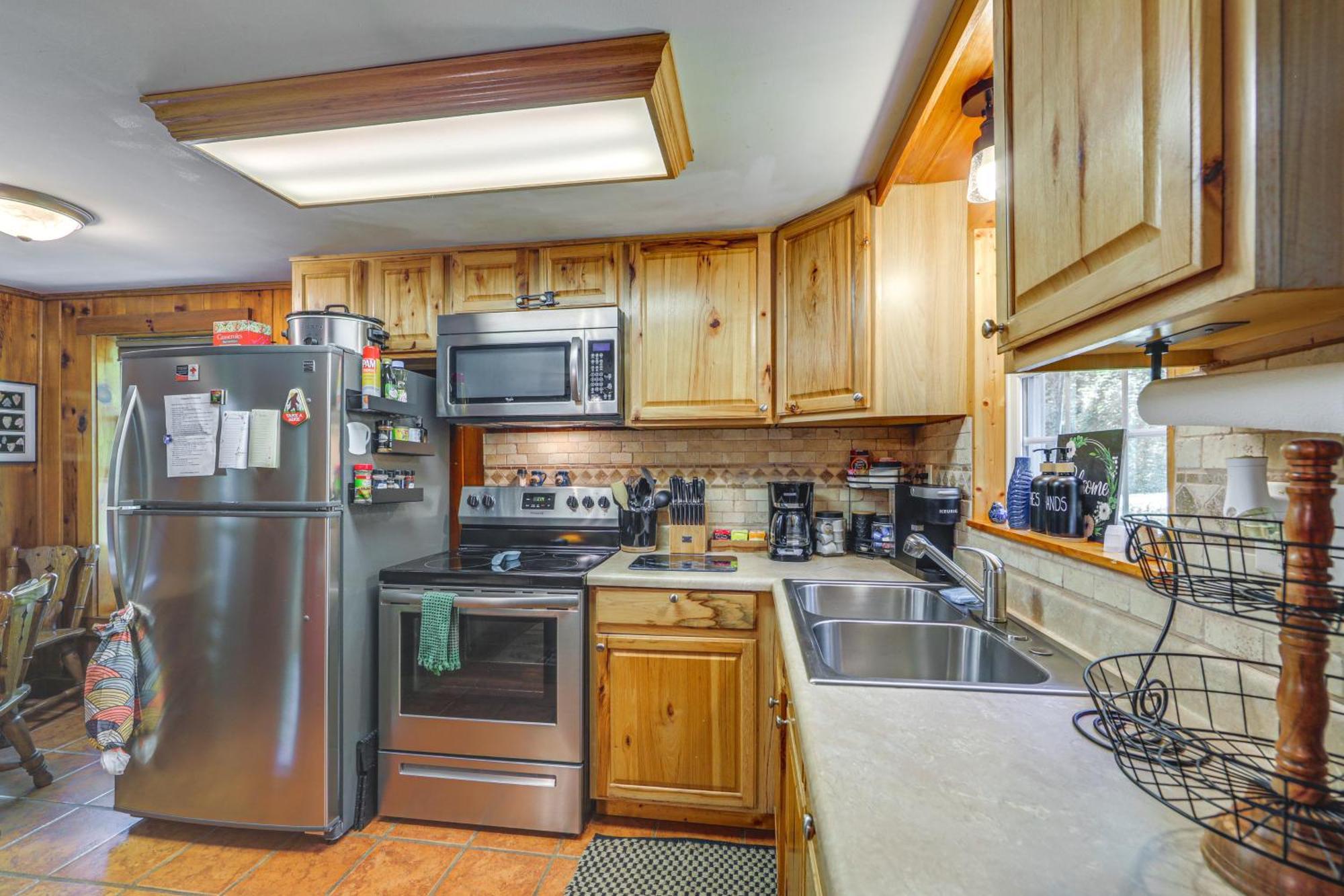 Pet-Friendly Creekside Cabin With Pool Access! Maggie Valley Kültér fotó