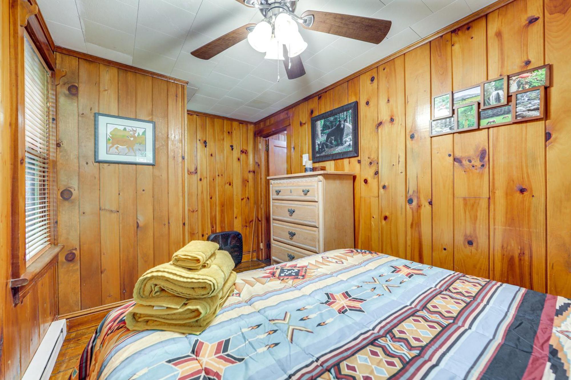 Pet-Friendly Creekside Cabin With Pool Access! Maggie Valley Kültér fotó