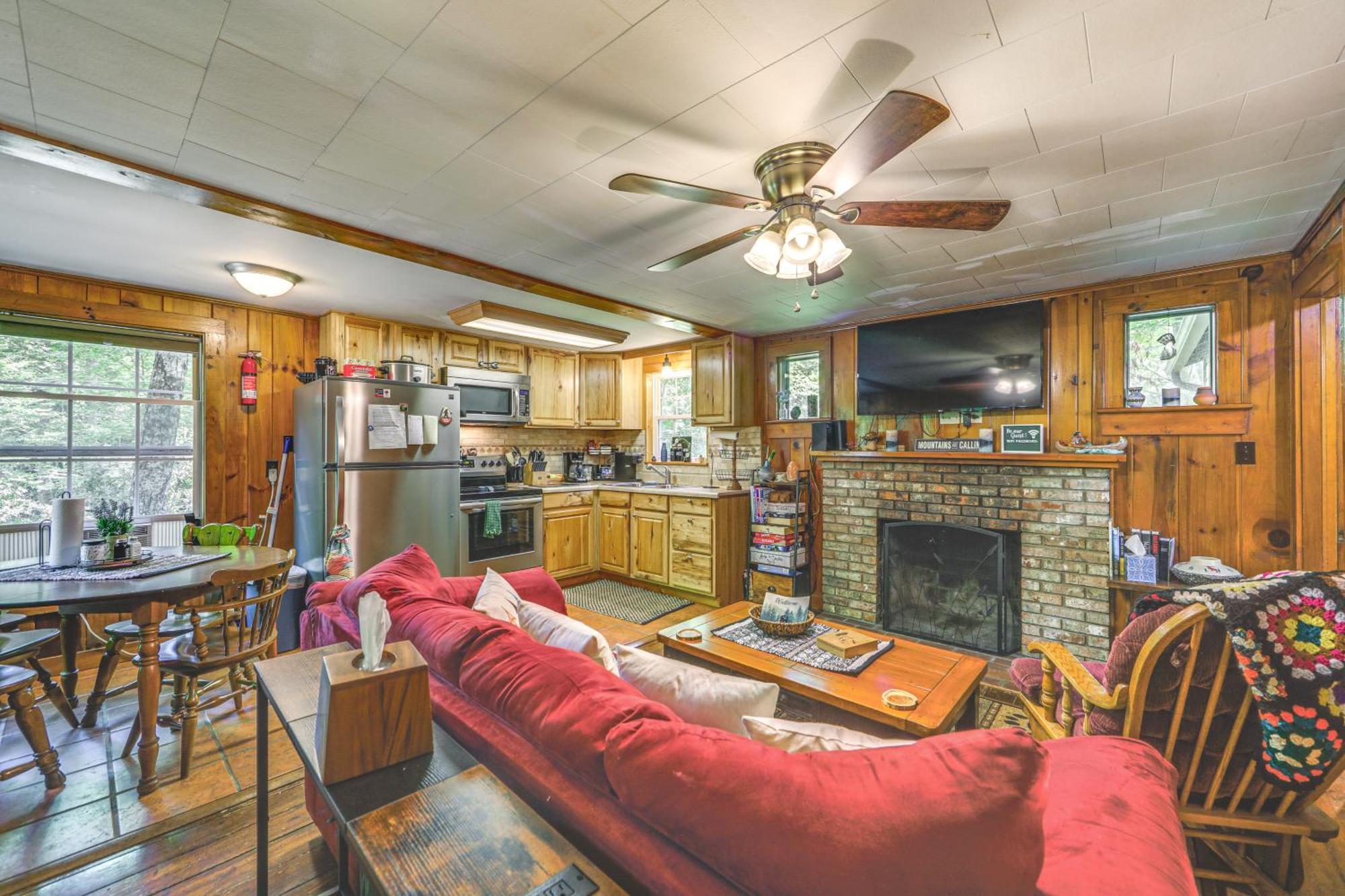 Pet-Friendly Creekside Cabin With Pool Access! Maggie Valley Kültér fotó