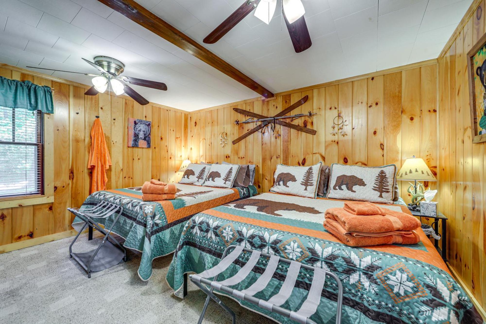 Pet-Friendly Creekside Cabin With Pool Access! Maggie Valley Kültér fotó
