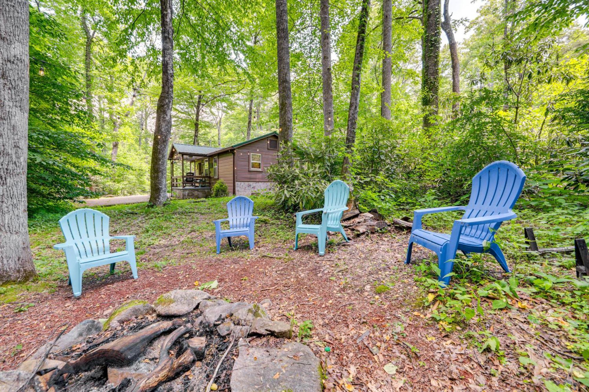 Pet-Friendly Creekside Cabin With Pool Access! Maggie Valley Kültér fotó